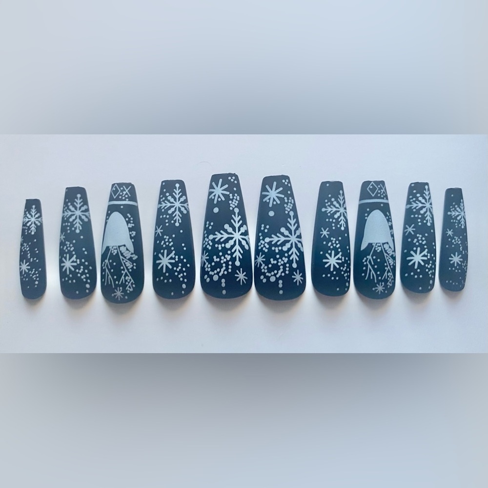 Winter Themed Press On Nails - Picture 2 of 2